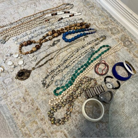 Lot of Casual Jewelry Necklaces, Watches, Bracelets, Partywear - Picture 5 of 7